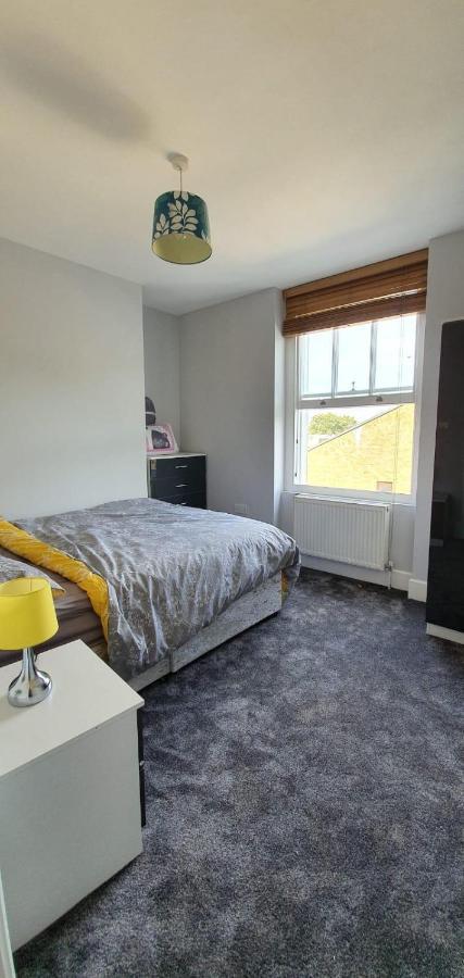Camden Guest House Double Bedroom With Super Large King Bed Λονδίνο Εξωτερικό φωτογραφία
