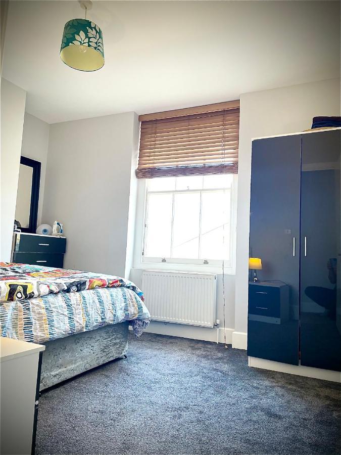 Camden Guest House Double Bedroom With Super Large King Bed Λονδίνο Εξωτερικό φωτογραφία